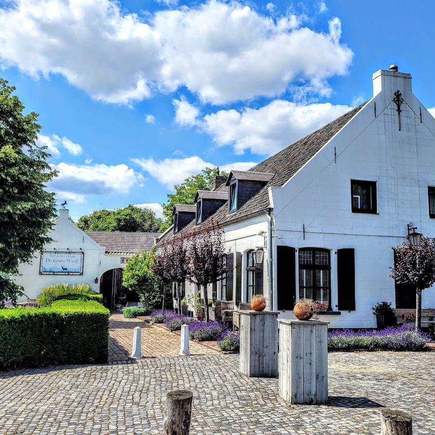 B&B De Grote Waaij courtyard farm Well